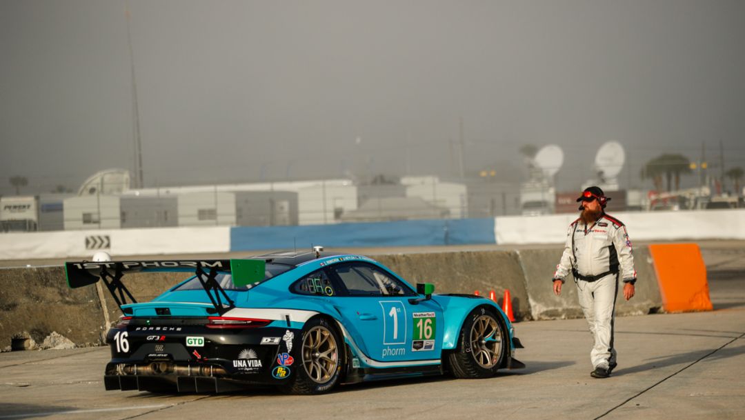 Porsche customer teams look beyond the surface at Monterey Peninsula 