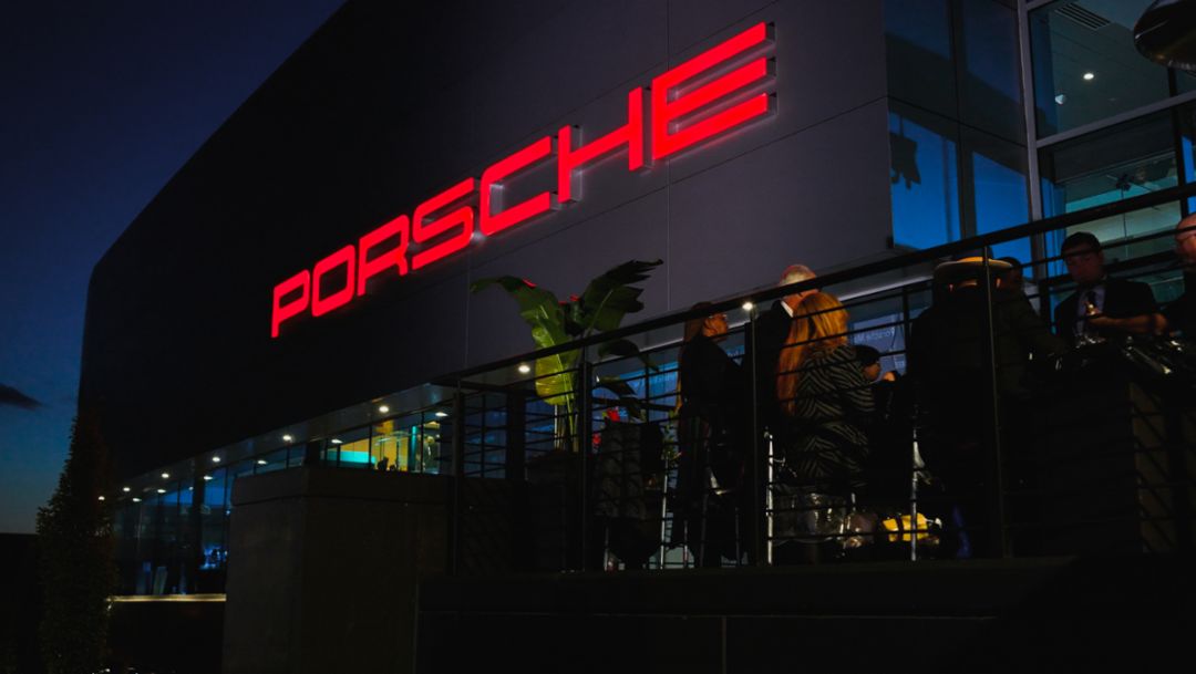 Porsche Main Line celebrates grand opening   