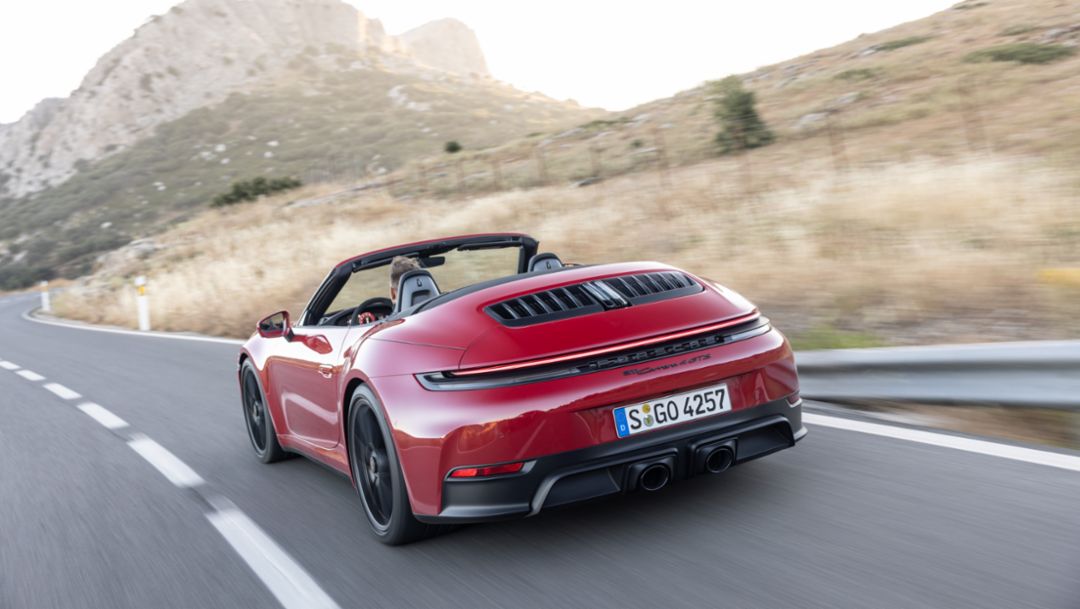 2025 Porsche 911 Carrera 4 GTS Cabriolet