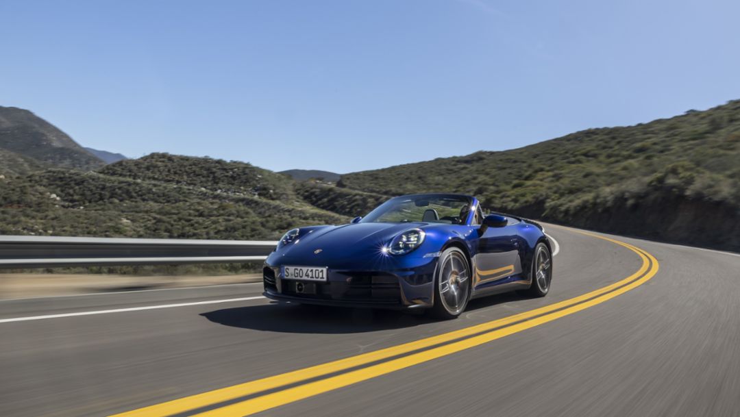 Gentian Blue Metallic 911 Carrera S Cabriolet