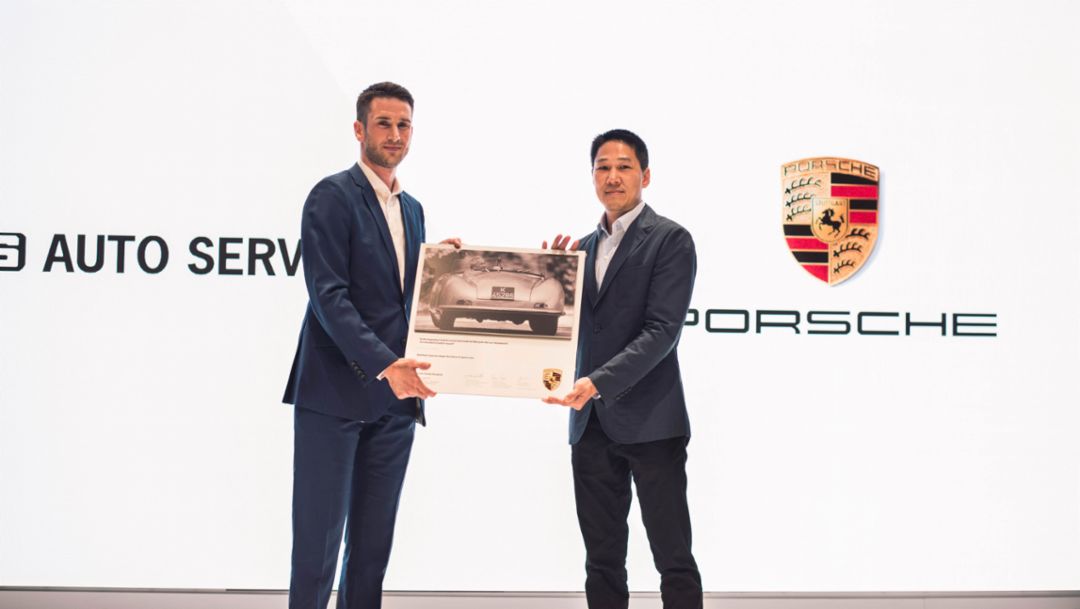 Arthur Willmann, Managing Director of Porsche Asia Pacific, Vutthikorn Inthraphuvasak, President, AAS Auto Service Co. Ltd., l-r, Porsche Studio Bangkok, 2019, Porsche AG