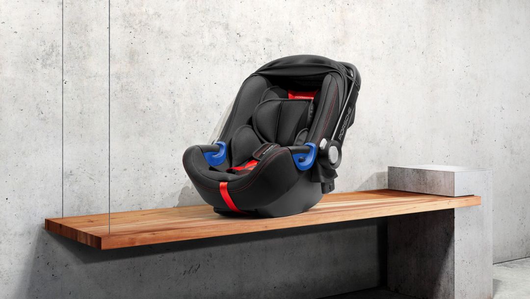 New generation of child seats: exemplary safety for the youngest Porsche fans