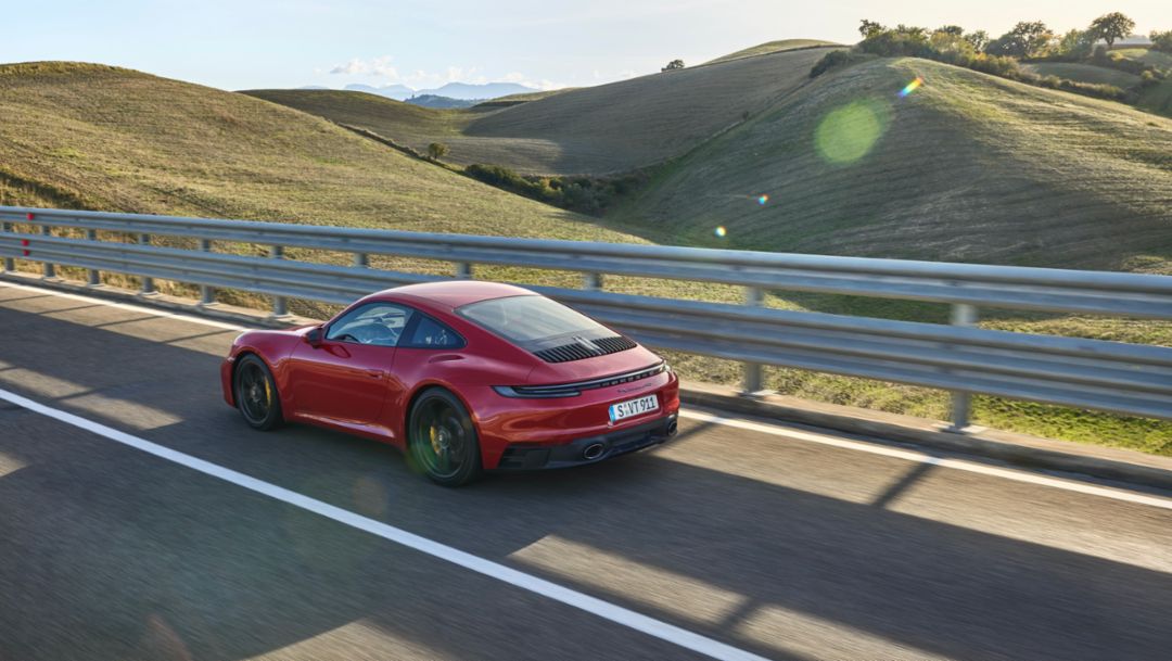 Porsche increases sales revenue, operating profit and return on sales