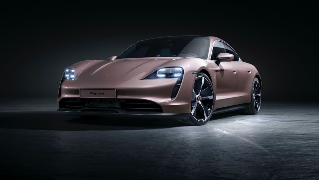 Porsche extends the Taycan model range with two new variants