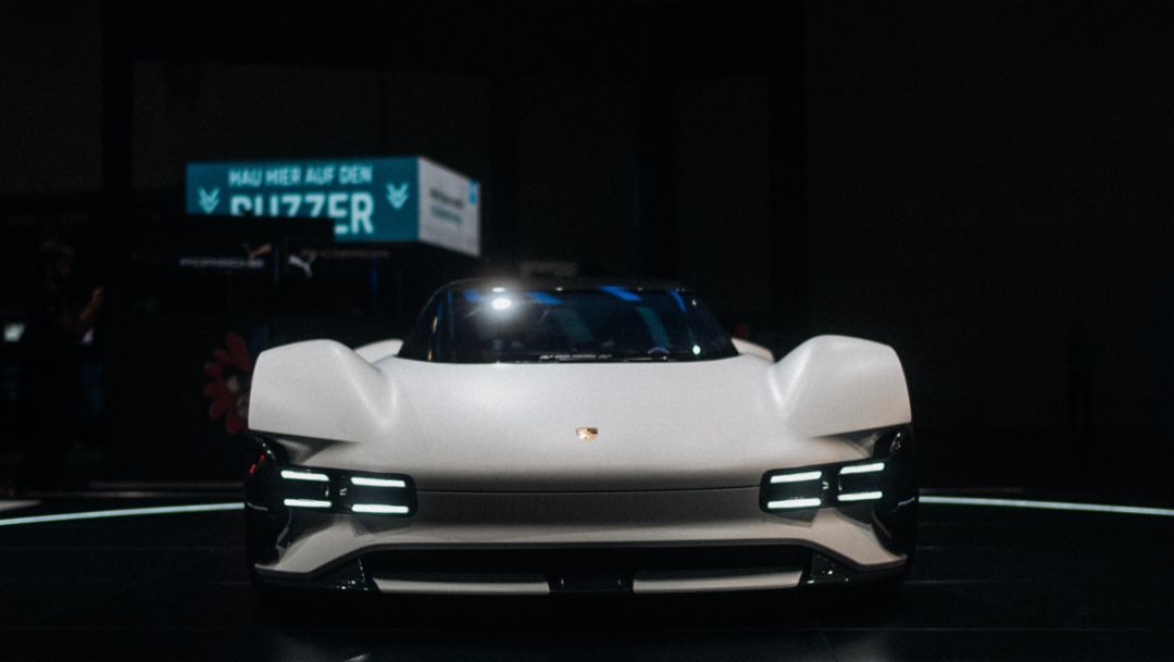 Porsche presenta la nueva imagen del Vision Gran Turismo en Gamescom