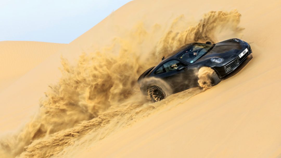 保时捷 911 Dakar 在砂砾路、沙漠和雪地上进行了密集测试
