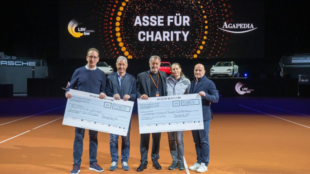 Asse für Charity at the Porsche Tennis Grand Prix 2022