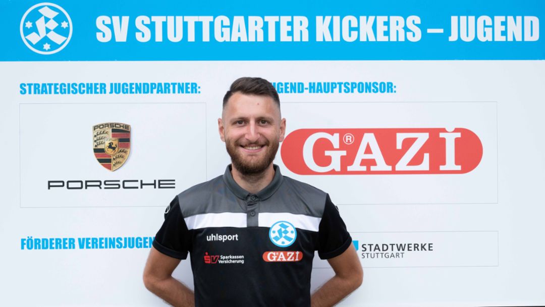 Harun Gülcan, Trainer der U15-Mannschaft der Stuttgarter Kickers, 2022, Porsche AG