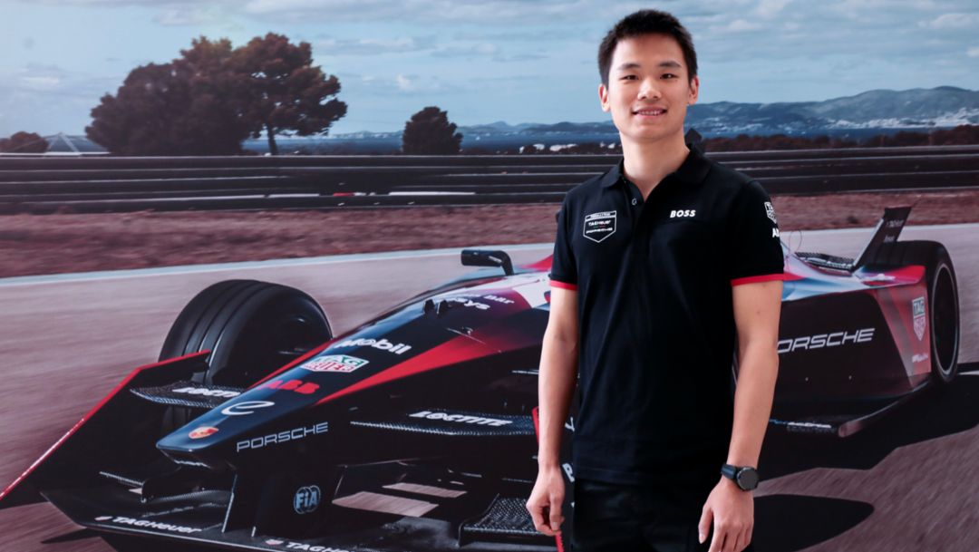 David Beckmann and Yifei Ye tackle rookie test with the Porsche 99X Electric