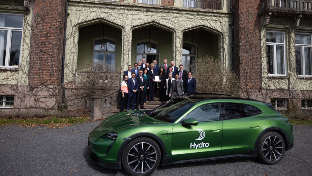 Porsche and Hydro unite to further decarbonize the supply chain of sportscars