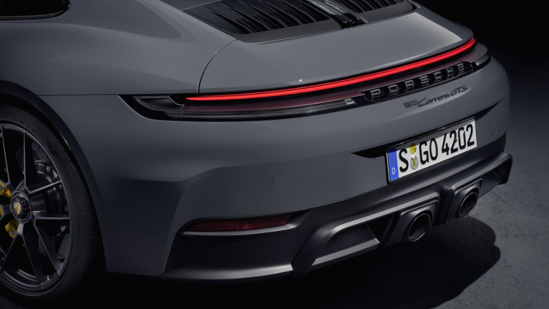 Frank Moser explains the 911 Carrera GTS and Carrera Cabriolet