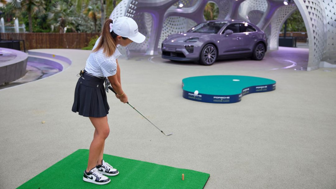 Golfing Enthusiasts chip away at Porsche Sculpture in Gardens by the Bay