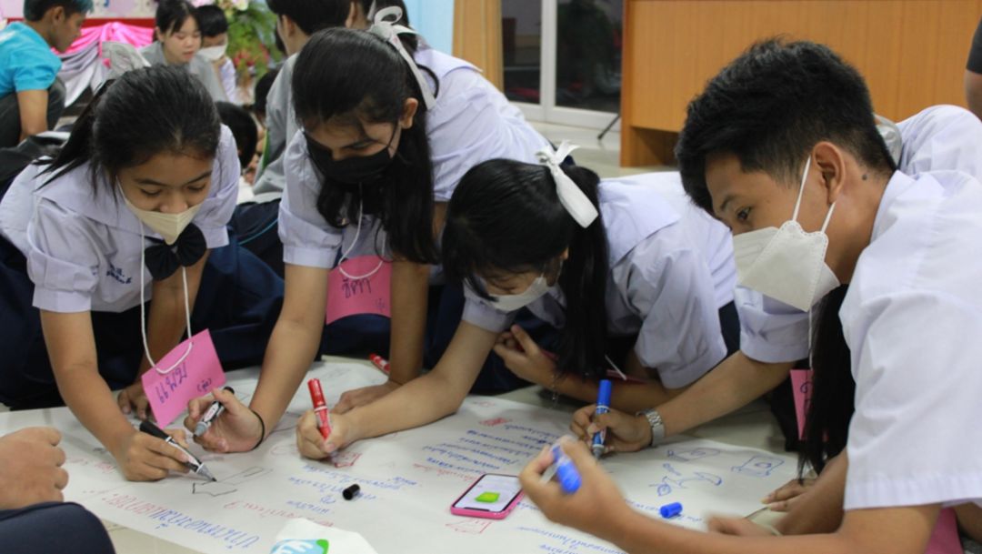 Environmental partnership in Thailand: education push for schools