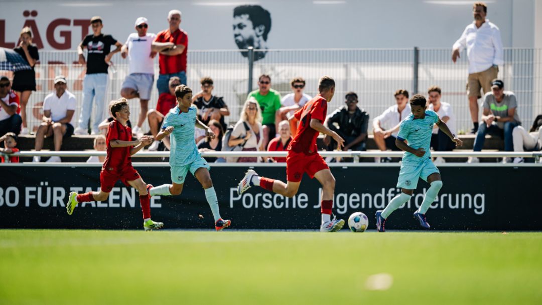 Fünfter Porsche Fußball Cup: hochklassiger Nachwuchsfußball für die ganze Familie