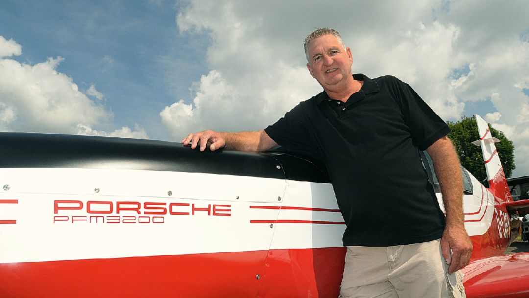 Uwe Sauter, especialista de motores aeronáuticos de Porsche; Pützer Elster B, avioneta, aeropuerto de Heubach, Alemania, 2016, Porsche AG