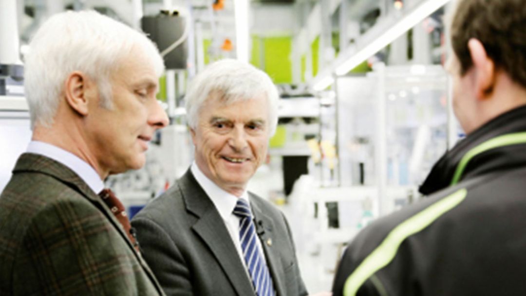 Matthias Mueller (l.), Chairman of the Executive Board, Ulf Merbold, physicist, Zuffenhausen, 2014, Porsche AG