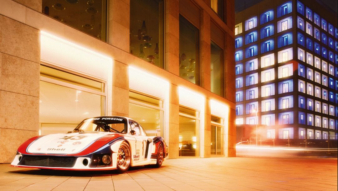 The new Stuttgart city library and the Porsche 935 “Moby Dick”