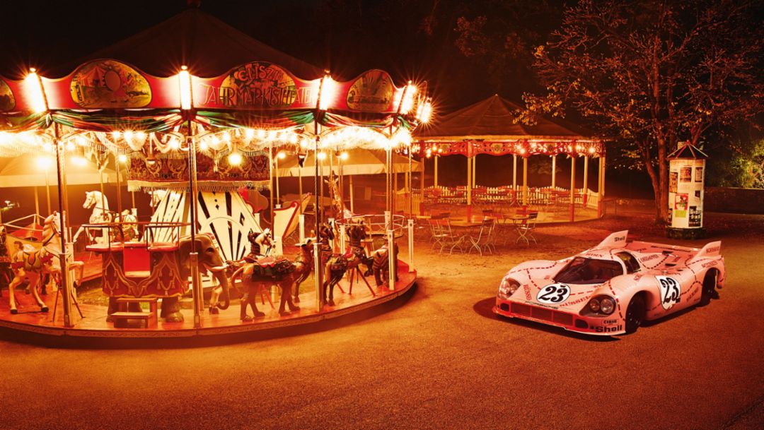 Der Porsche 917 „Rosa Sau“ beim Eliszis Jahrmarktstheater