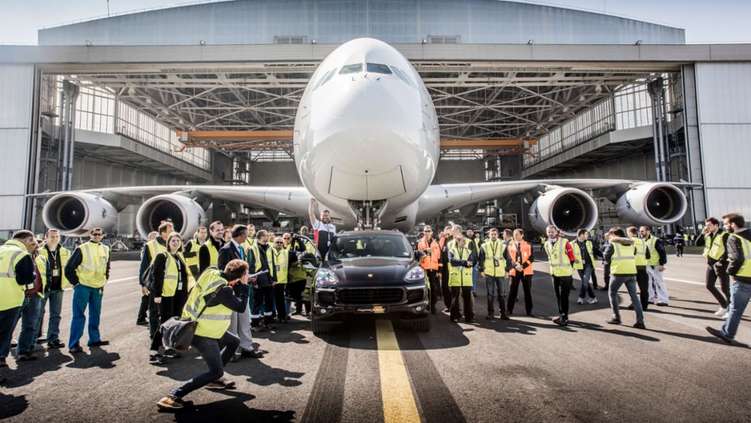 Cayenne S Diesel, Air France A 380, aeropuerto Charles de Gaulle de París, 2017, Porsche AG