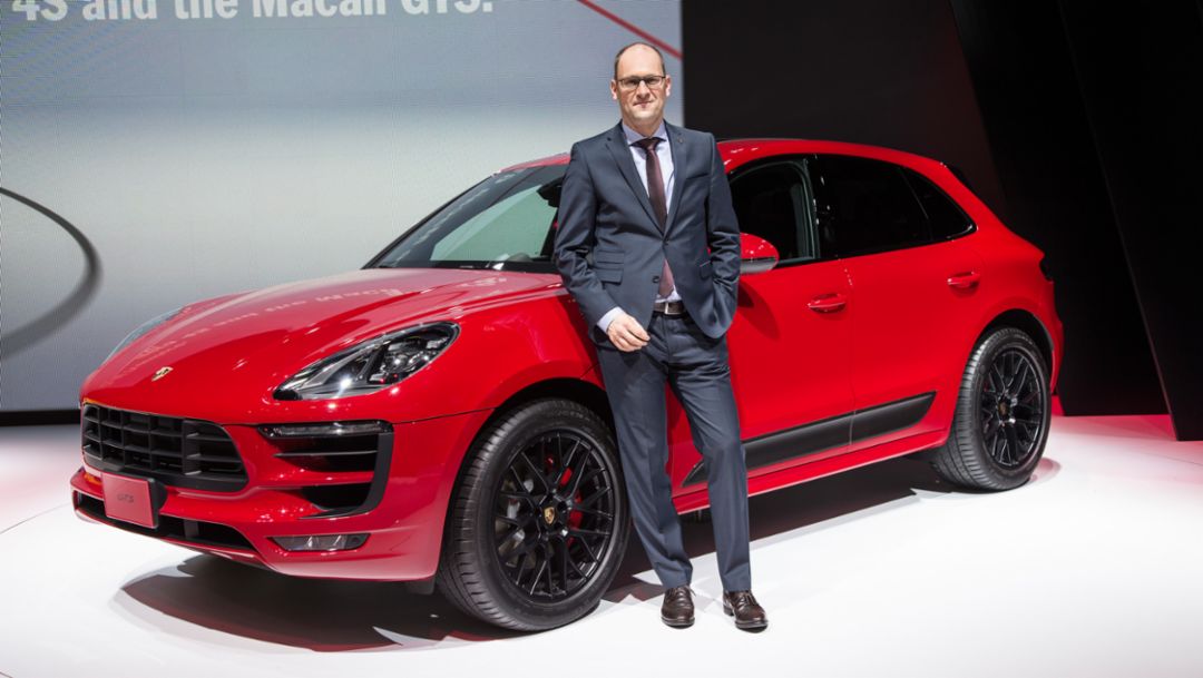 Dr. Michael Becker, Director Model Line Macan, Macan GTS, Tokio Motorshow, 2015, Porsche AG