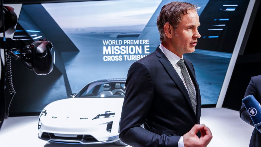 Oliver Blume, Vorstandsvorsitzender der Porsche AG, Mission E Cross Turismo, Genfer Automobil Salon, 2018, Porsche AG
