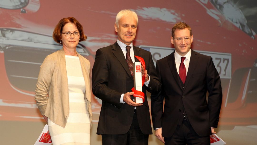 Birgit Priemer, Deputy Editor ams, Matthias Mueller, CEO, Jens Katemann, Editor in Chief ams, (l.-r.), Best Cars, 2015, Porsche AG