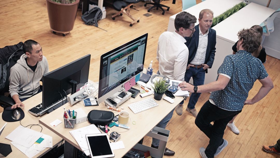 Thilo Koslowski (third from left), the Chain Inc. start-up, Silicon Valley, 2017, Porsche AG