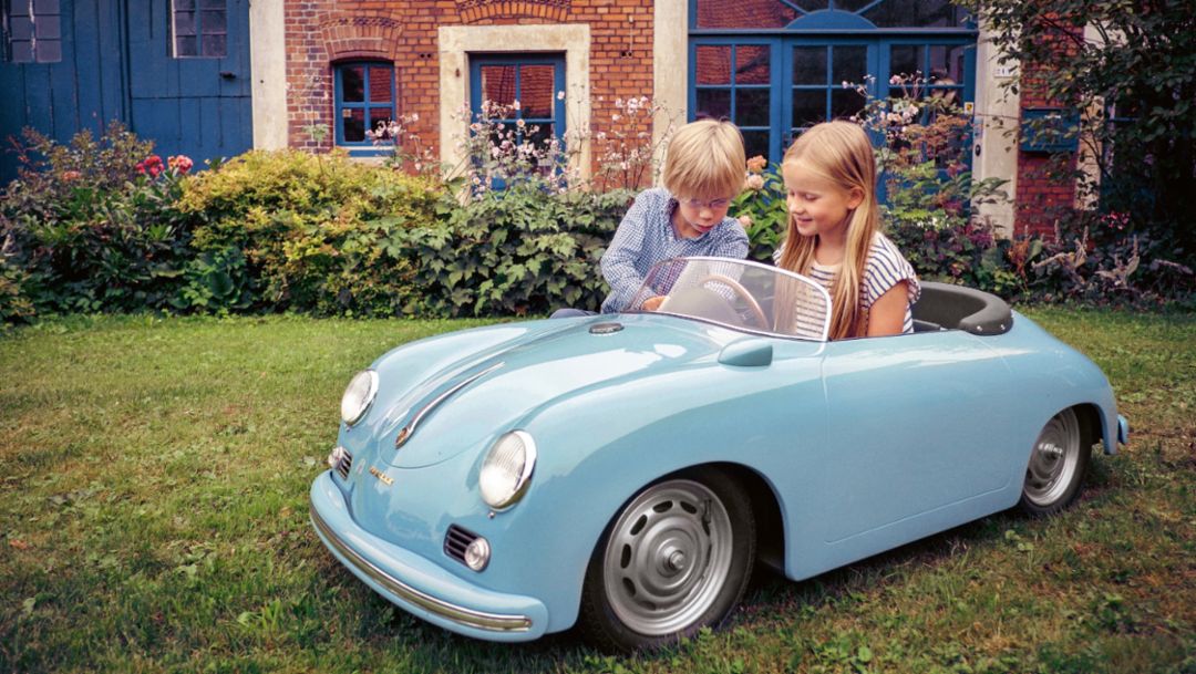 Paul, Ida, l-r, miniature Porsche 356, 2017, Porsche AG