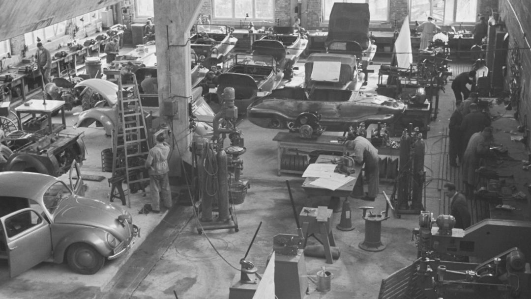 Prototypenfabrikation im Porsche-Werk, Zuffenhausen, 1947, Porsche AG