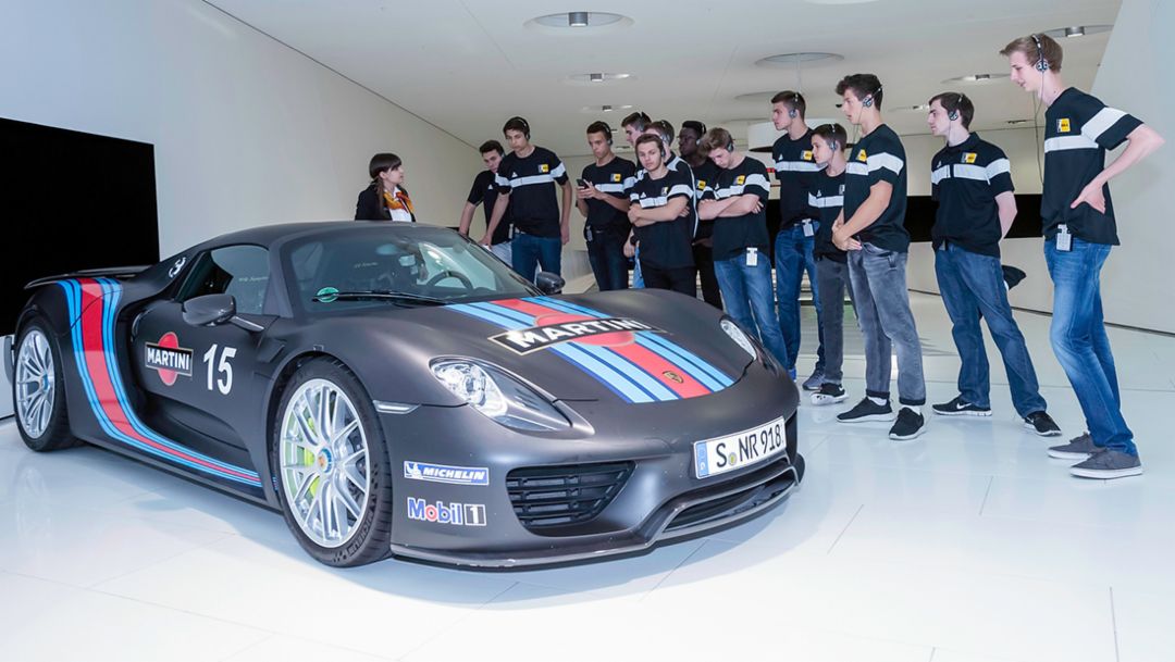 Nachwuchs der Porsche BBA Ludwigsburg im Porsche-Museum, Porsche Jugendförderung, 2016, Porsche AG