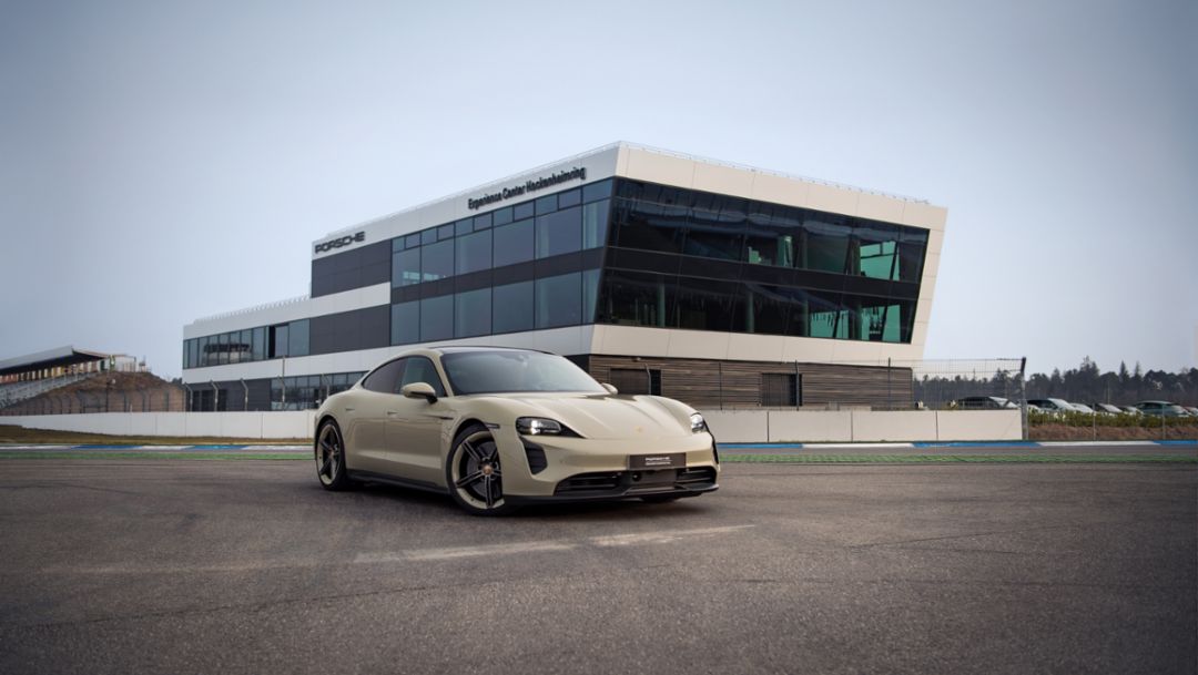Porsche prezintă modelul exclusivist Taycan GTS Hockenheimring Edition