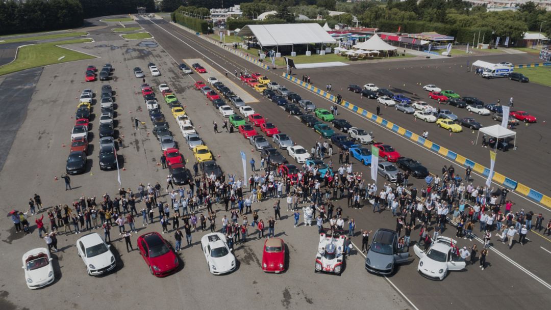 Reúne Porsche más de 130 autos deportivos en Toluca