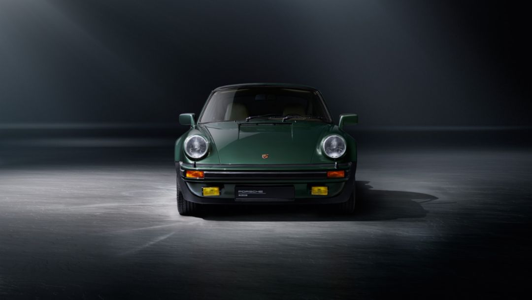 Porsche célèbre les 50 ans du label Turbo au salon Rétromobile de Paris