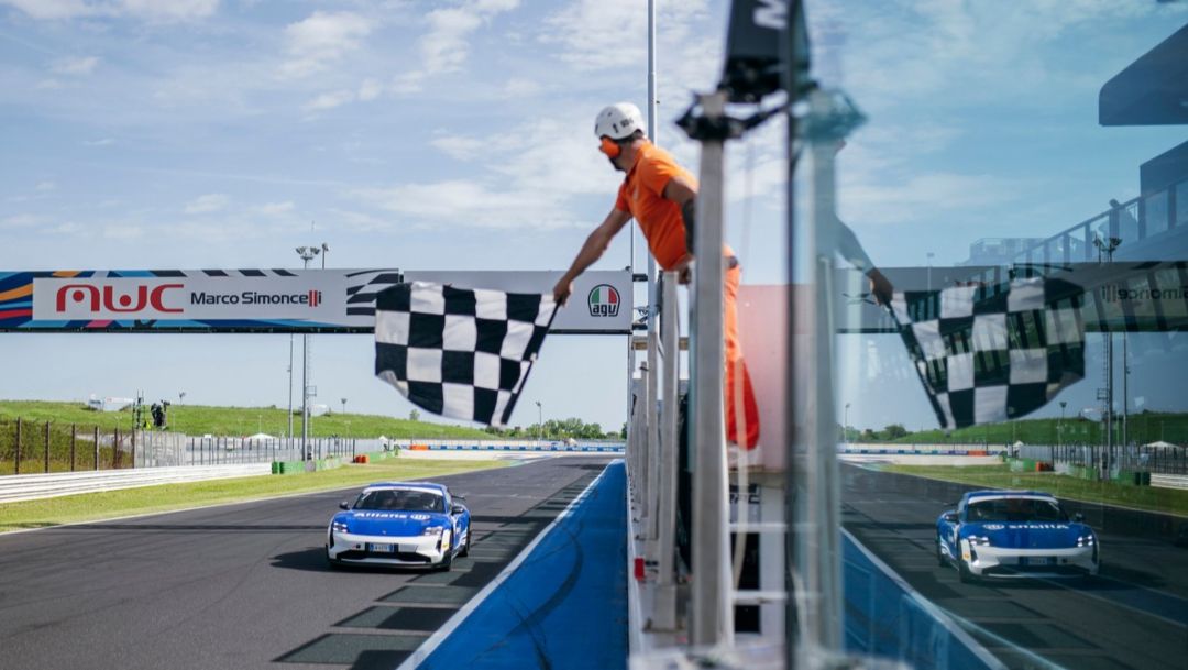 Esordio vincente per la Porsche Taycan Rush al Misano World Circuit
