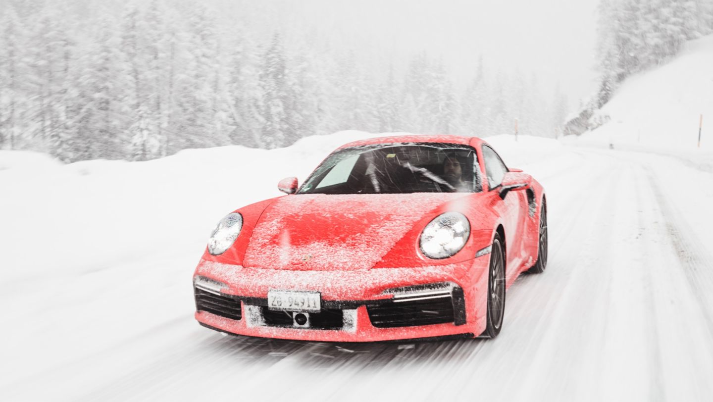 911 Turbo, Juf, vallée d’Avers, 2021, Porsche Schweiz AG