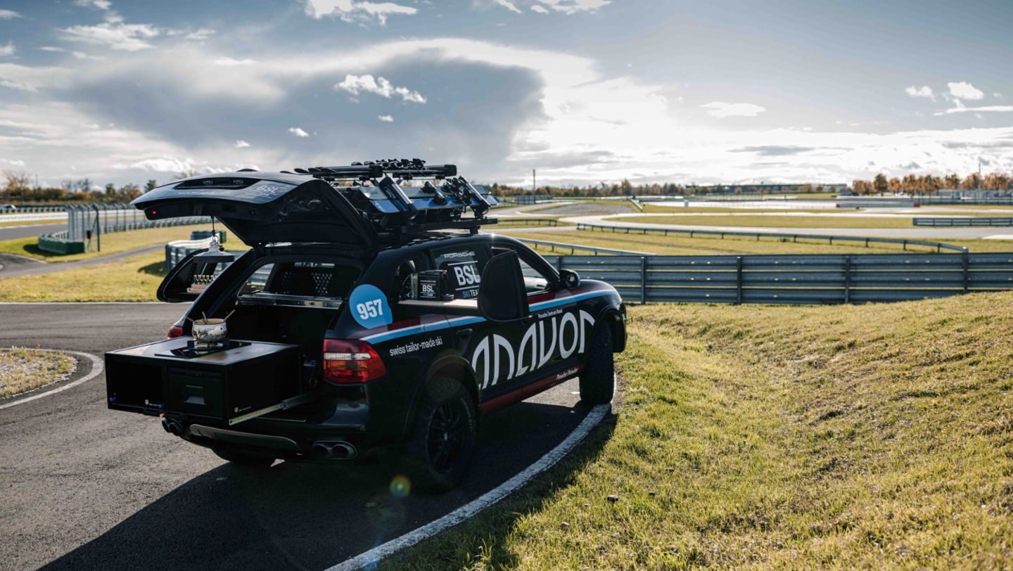 Legends Alive Contest, Porsche Cayenne Turbo (Centre Porsche Basel), 2023, Porsche Schweiz AG