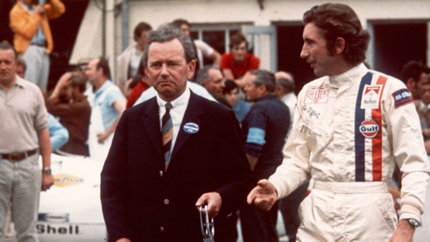 Ferry Porsche (a sinistra) e Jo Siffert (a destra) a Le Mans (1970), 2024, Porsche Schweiz AG