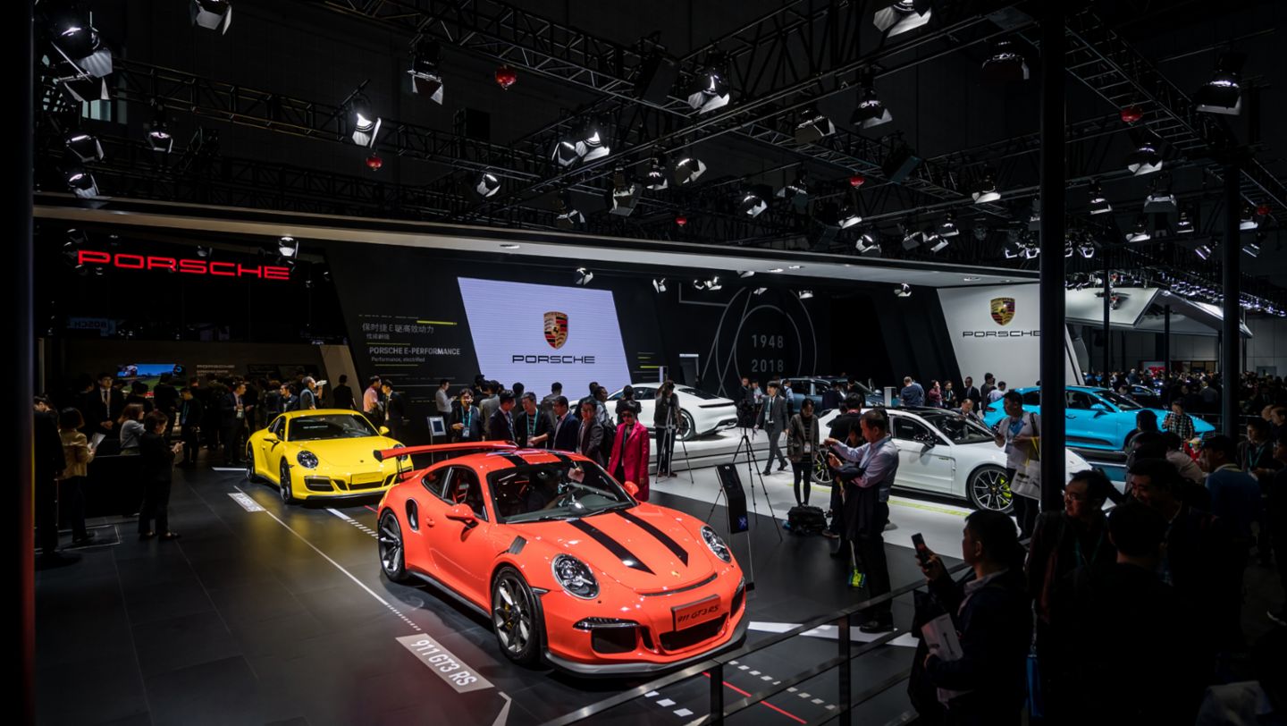 保时捷亮相首届中国国际进口博览会