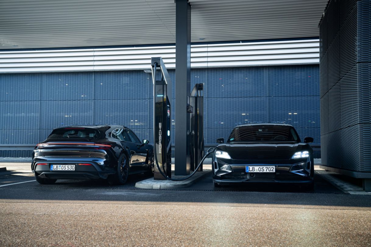 Nové Porsche Taycan s nabíjecí kartou chargee v hodnotě 121 000 Kč a dalšími benefity
