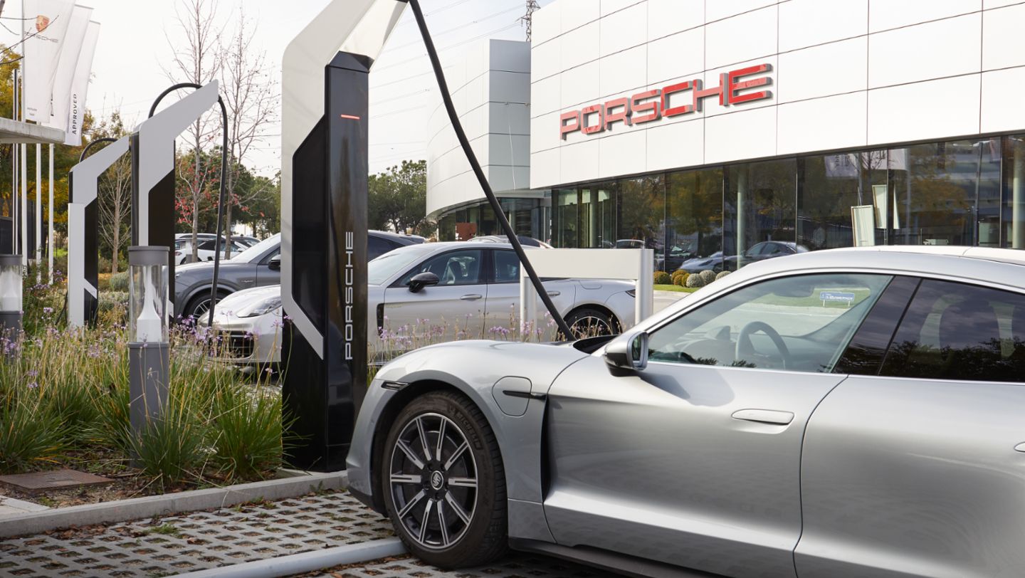 Estación de carga de 2.100 kW en Centro Porsche Madrid Norte, 2020, Porsche Ibérica.