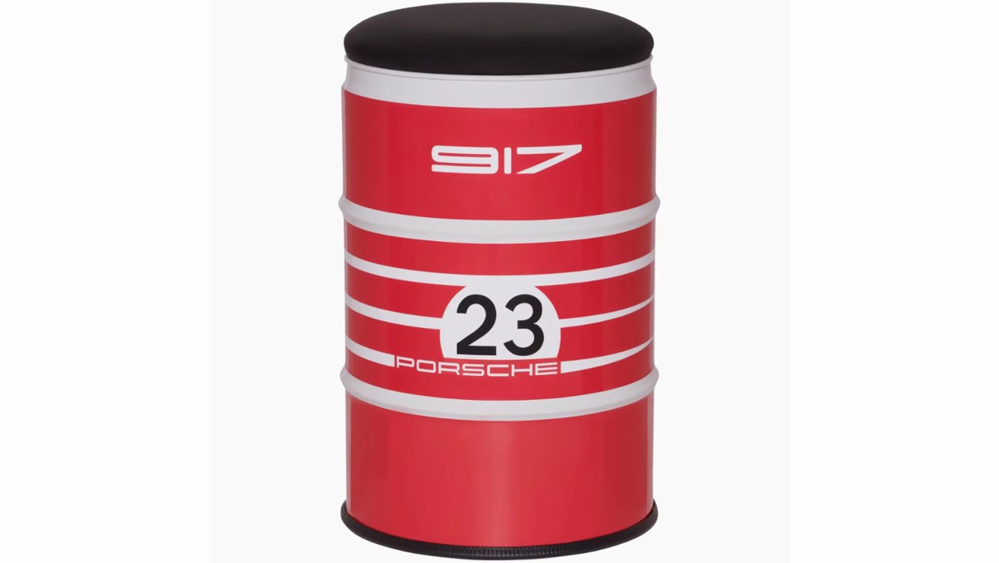 Taburete en forma de bidón con decoración del 917 ganador de las 24 Horas de Le Mans de 1970, 2023, Porsche AG