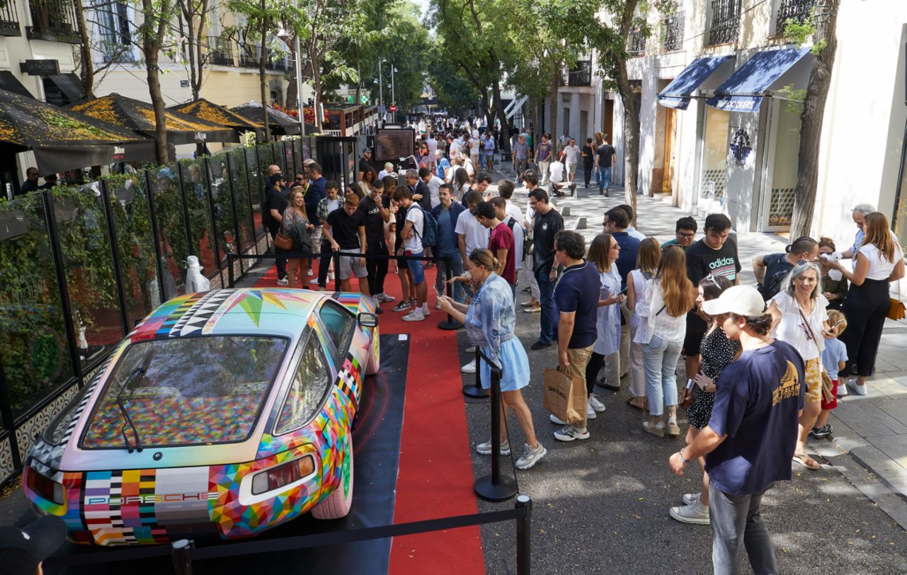Porsche 928 artcar, exposición "Motor de la elegancia: historia de dos iconos", Porsche, TAG Heuer, Madrid, 2023, Porsche Ibérica