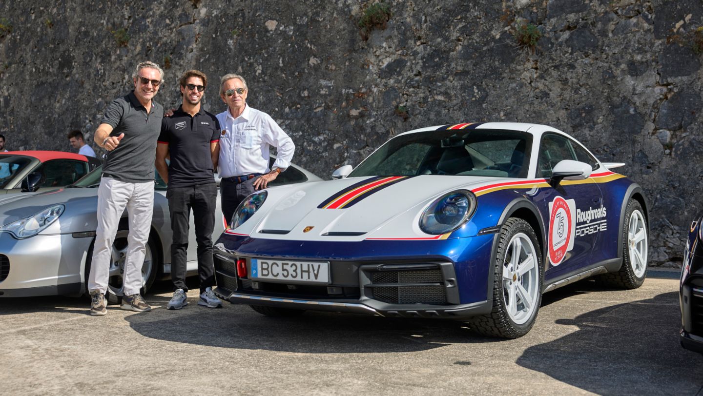 Tomás Villén, Director General de Porsche Ibérica, António Félix da Costa, Jacky Ickx (i-d), 75º aniversario de Porsche, Cascais, Portugal, 2023, Porsche Ibérica