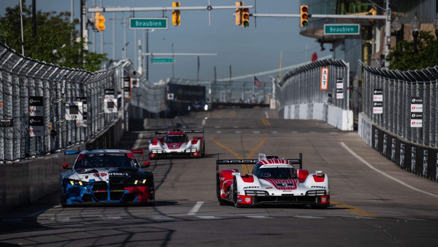 Porsche 963, Porsche Penske Motorsport (nº 6), Kévin Estre (FRA), Laurens Vanthoor (BEL) (delante); Porsche 963, Porsche Penske Motorsport (nº 7), Julien Andlauer (FRA), Felipe Nasr (BRA), Detroit, campeonato IMSA, 2026, Porsche AG