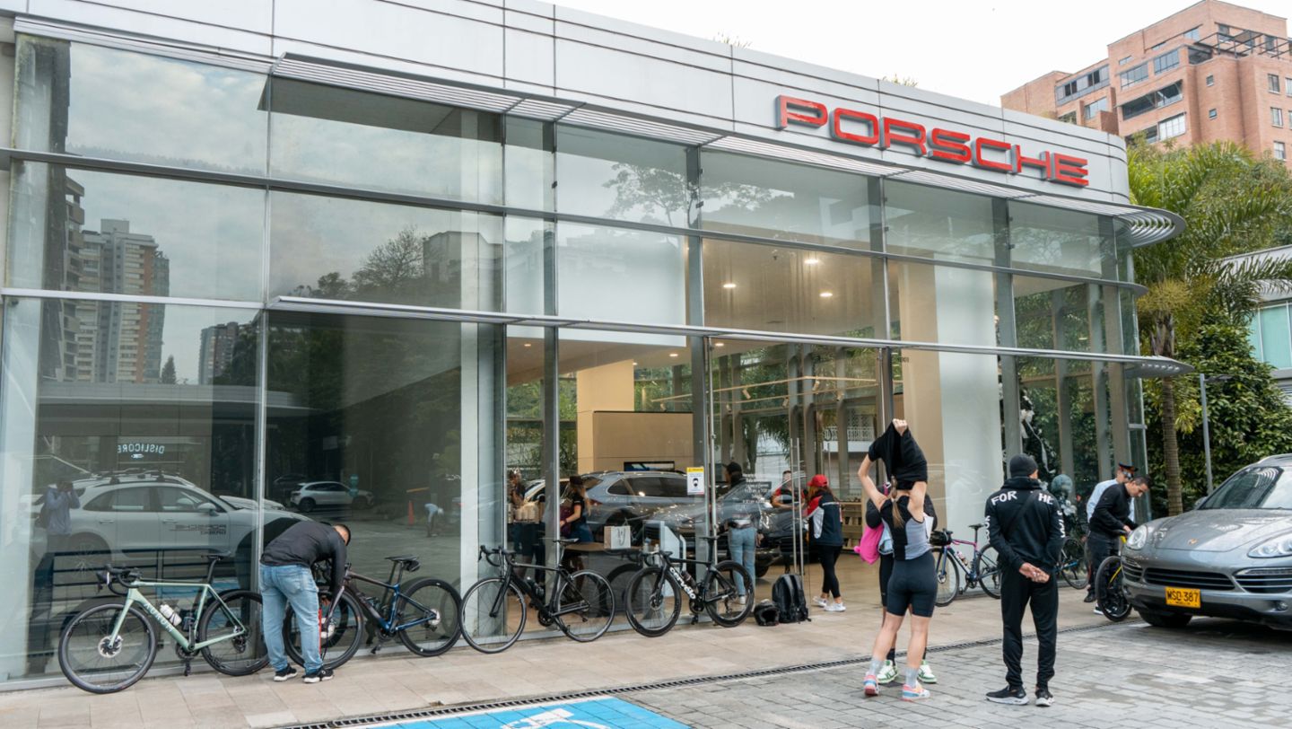 Porsche Center Medellín, 2022, Porsche en Colombia