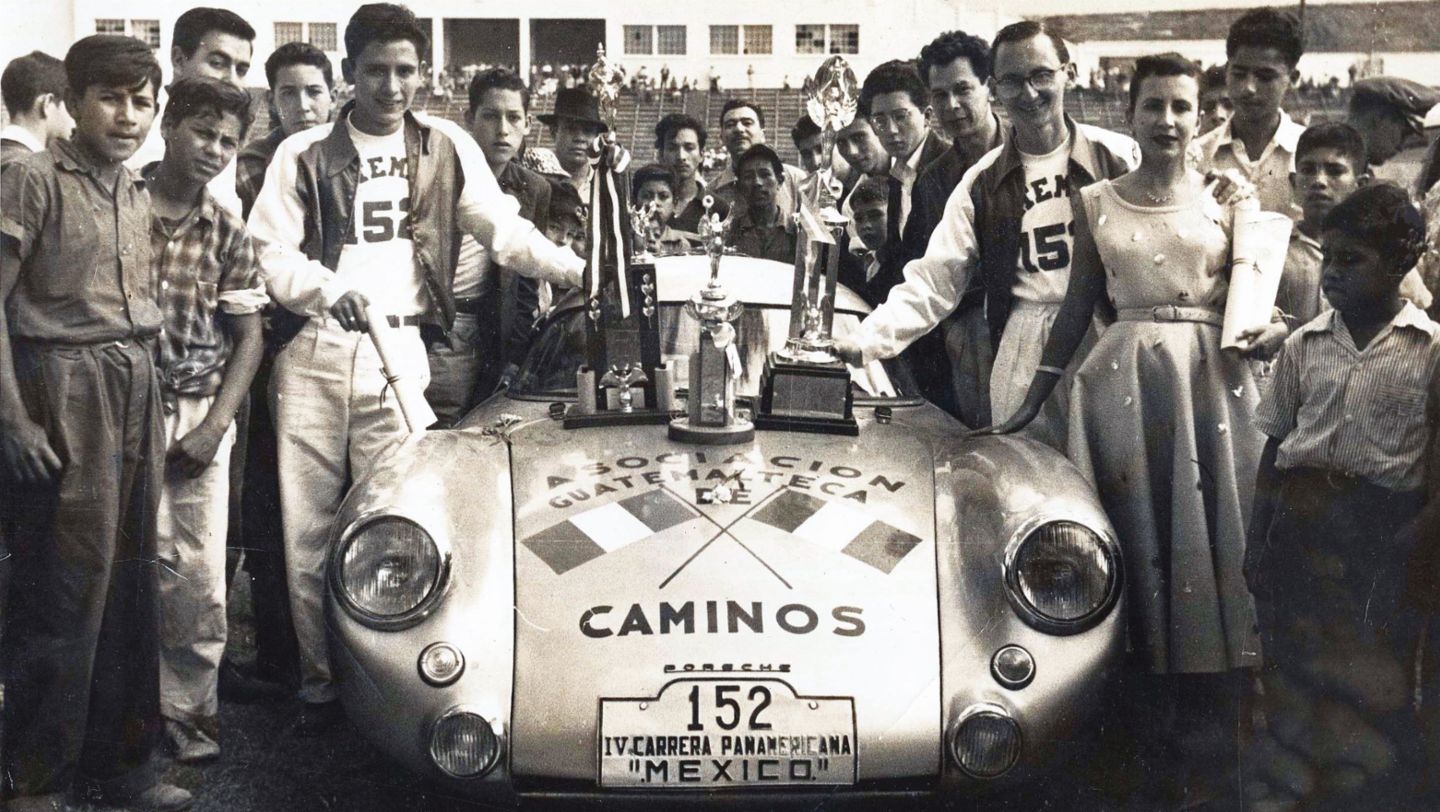 La Carrera Panamericana, 1953, Porsche 550 Coupé, Carlos A. González, José Herrarte (i-d)
