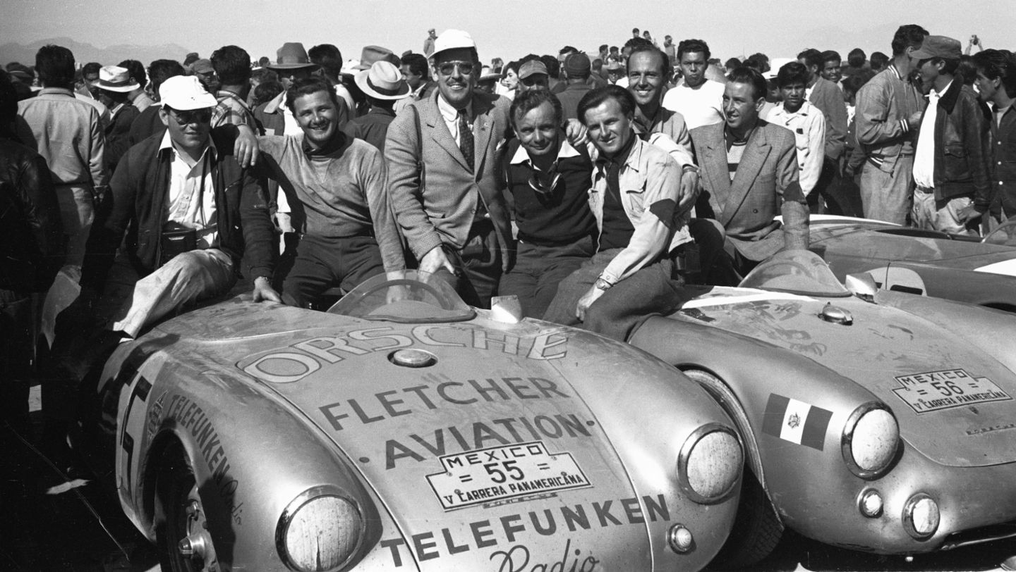 La Carrera Panamericana de 1954. Porsche 550 Spyder, Herbert Linge, Hans Herrmann, Huschke von Hanstein, Jaroslav Juhan (i-d), Porsche AG