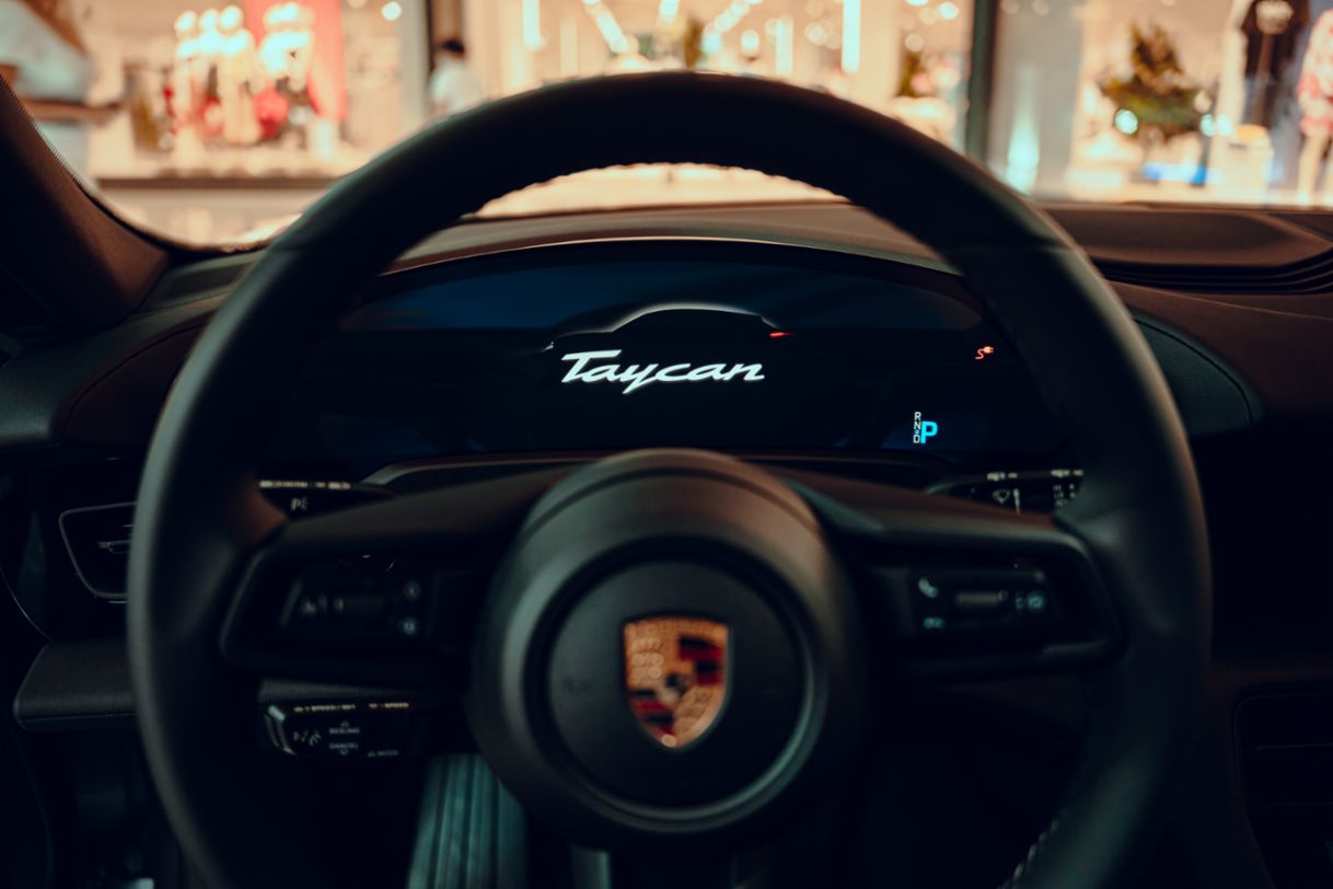 El Taycan Cross Turismo es la estrella del Luxury Motorshow