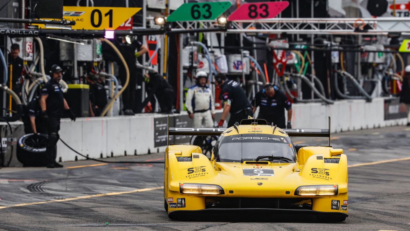 Porsche 963, JDC-Miller MotorSports (#5), Mike Rockenfeller (D), Tijmen van der Helm (NL), Jenson Button (UK), IMSA, Braselton, qualifying, 2023, Porsche AG