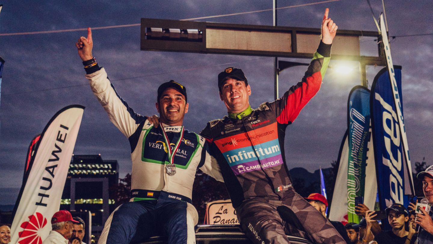 Benito Guerra Jr. y su navegante Dani Cue, Campeones en la Categoría B Plus, La Carrera Panamericana, Porsche de México.